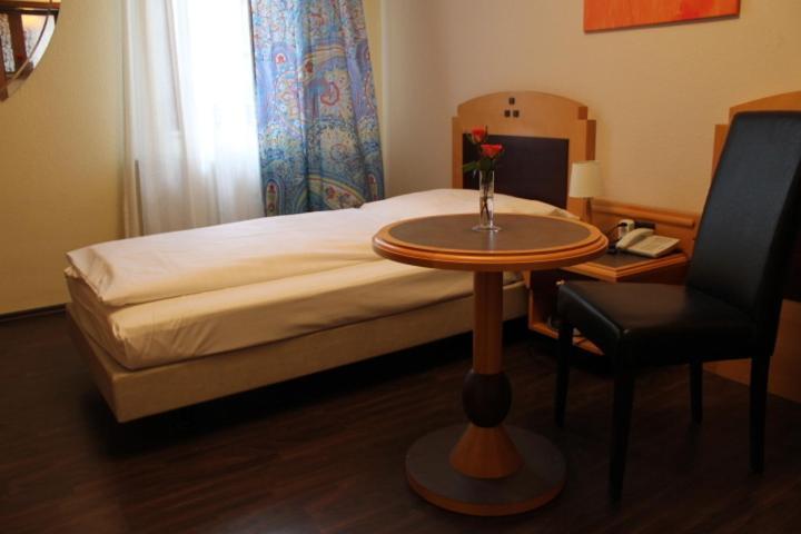 Zum Loewen Hotel Bad Homburg vor der Hoehe Bilik gambar