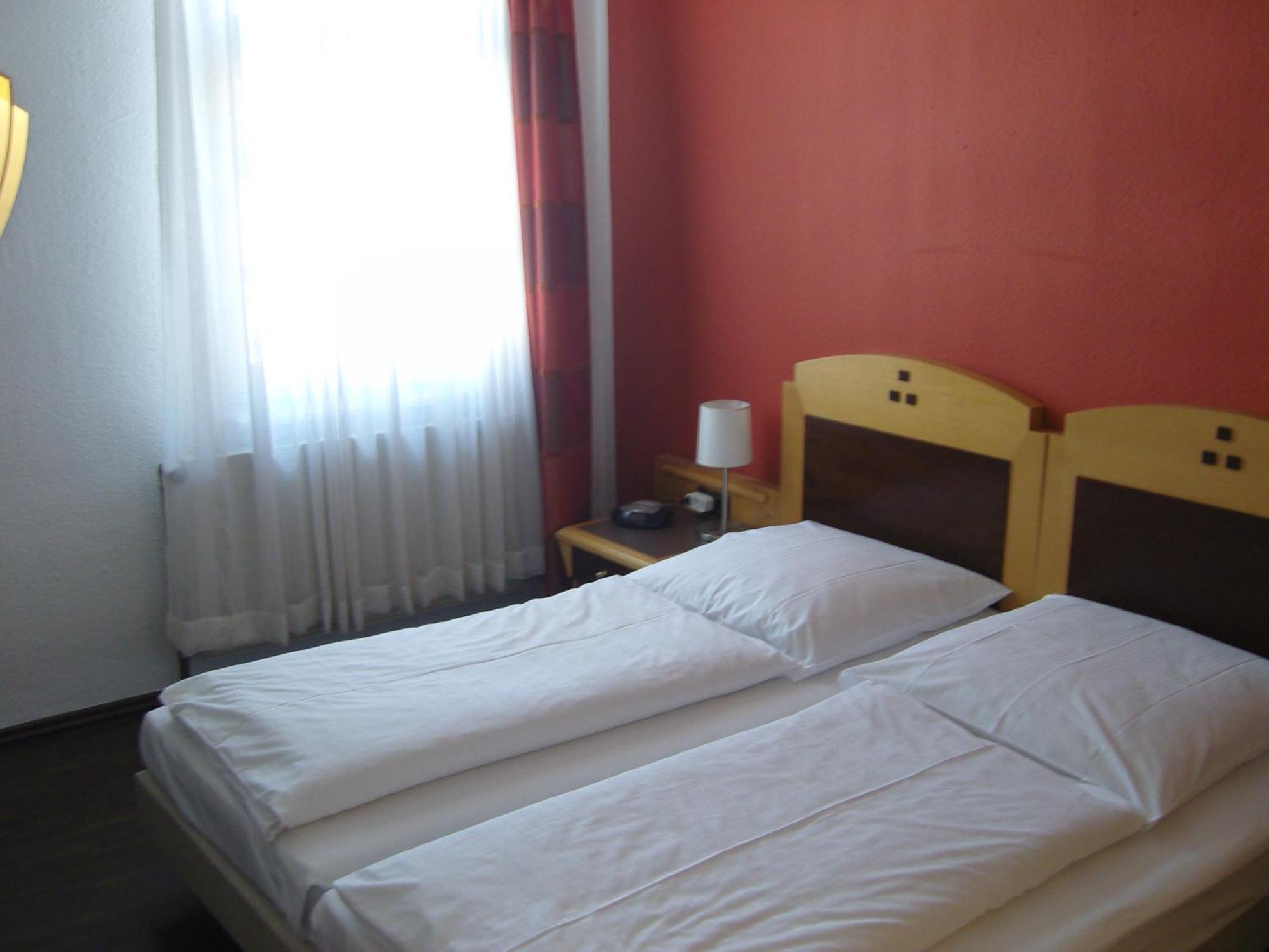 Zum Loewen Hotel Bad Homburg vor der Hoehe Luaran gambar