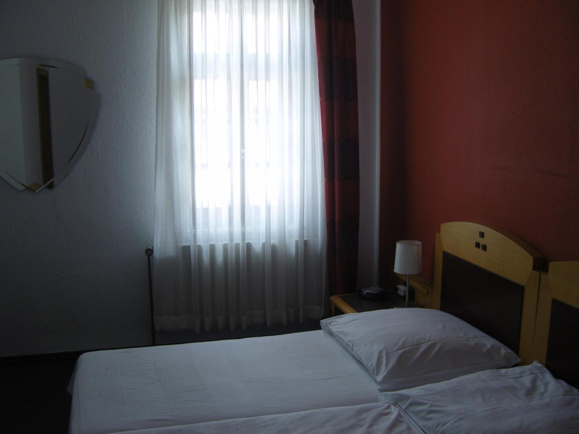 Zum Loewen Hotel Bad Homburg vor der Hoehe Luaran gambar