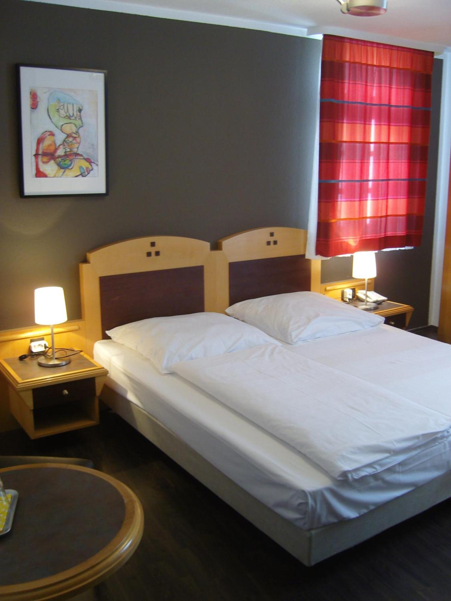 Zum Loewen Hotel Bad Homburg vor der Hoehe Luaran gambar